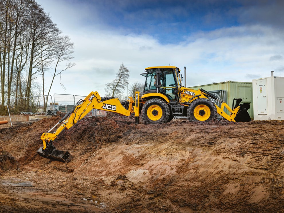 Backhoe Loader Stage V digging