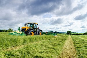 Fastrac iCON in an agricultural setting