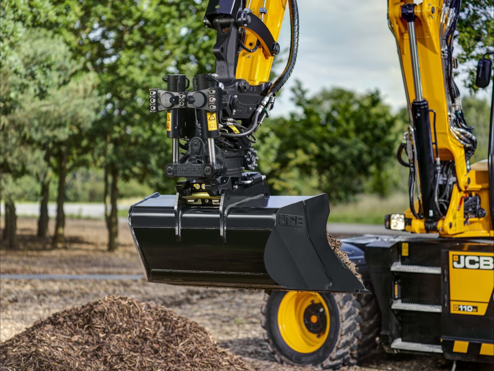 Raptor Tiltrotator on Hydradig 110W with Grading bucket