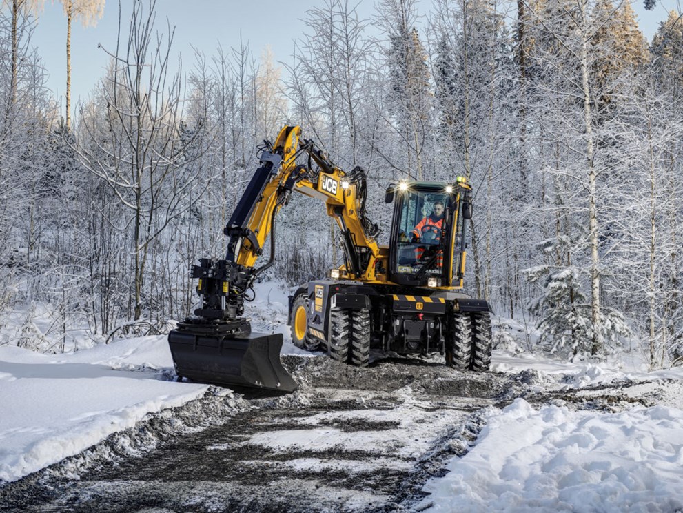 Raptor Tiltrotator and Hydradig 110W with grading bucket in Finland