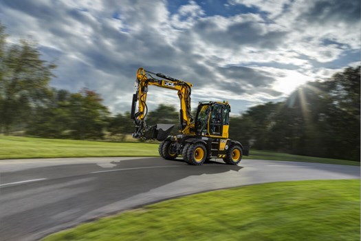 Raptor Tiltrotator and Hydradig 110W roading with grading bucket